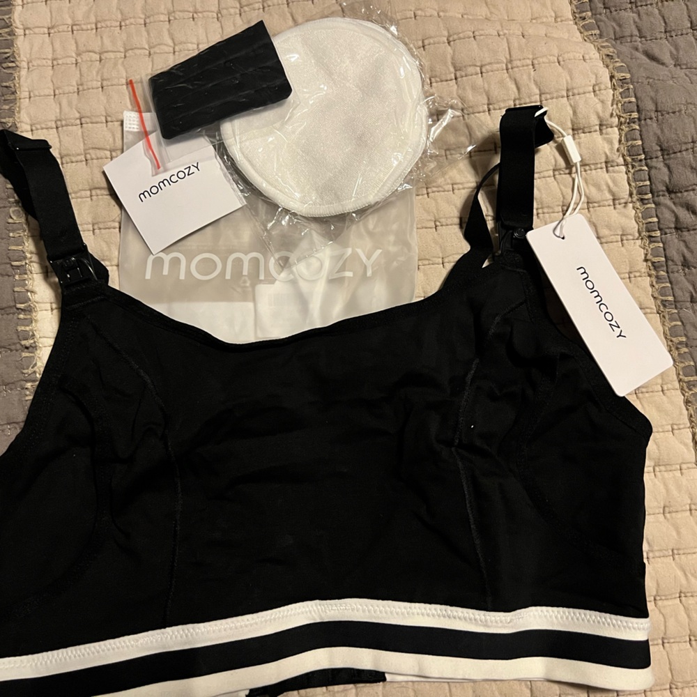 Momcozy Black and White handsfree pumping Bra